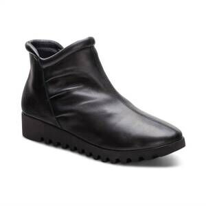 NEW AETREX women's zoey slip-on boot in black leather